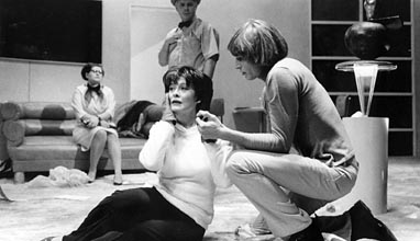 Marie Mlkov v Carrirov Terase, rerovan v Divadle Na zbradl Jim Pokornm. Za roli Madelaine zskala v roce 2001 Cenu Alfrda Radoka