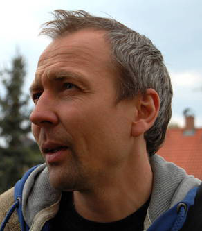 Autorem hry Revize aneb Pochode bez sla je Miloslav Vojtek pc pod pseudonymem SdCh