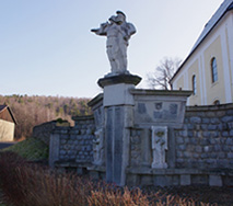 Pomnk Smrt a hrdina z dlny sochae Josefa Obetha ve Star erven Vod